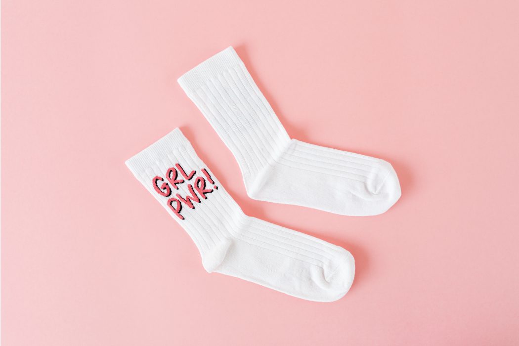 A pair of white socks with the words " gel phi ri !" written on them.